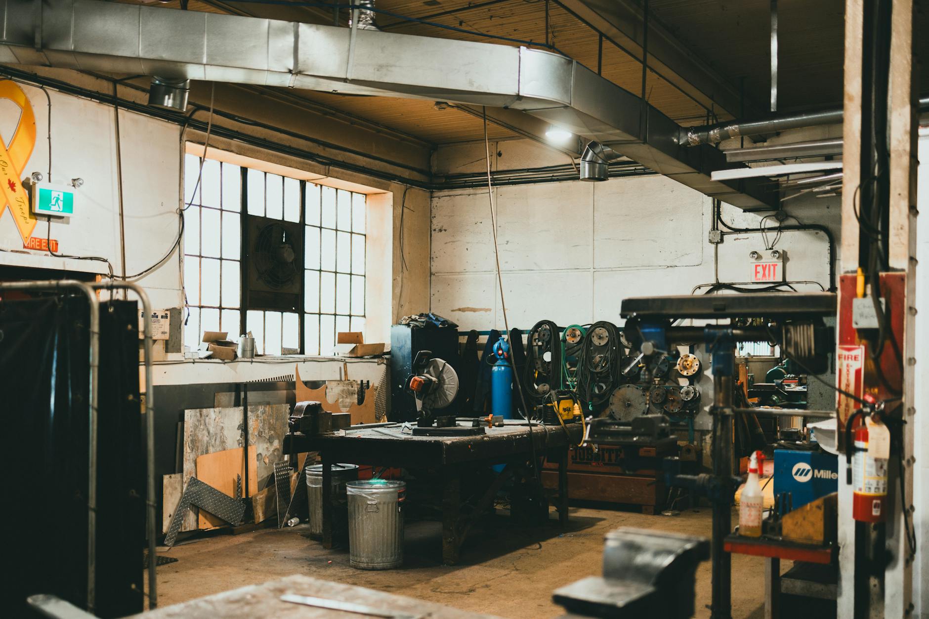 Отопление в мастерской и гараже: чем греть зимой, чтобы не повредить инструмент